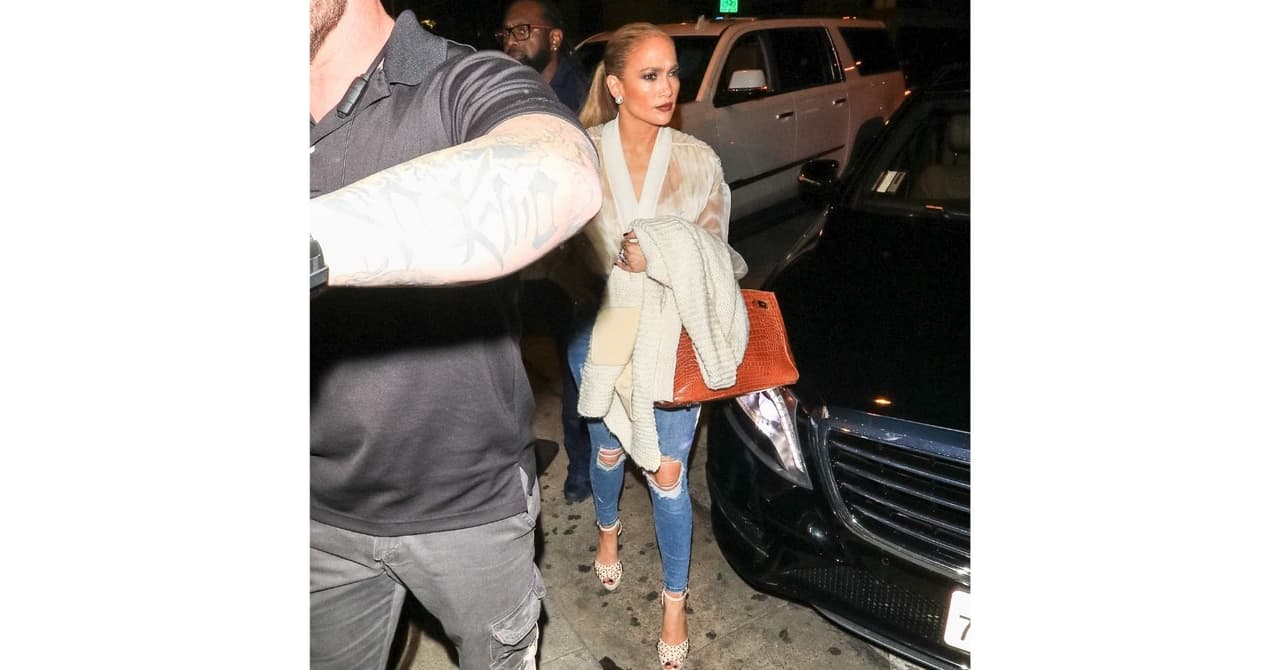 JLo en jeans