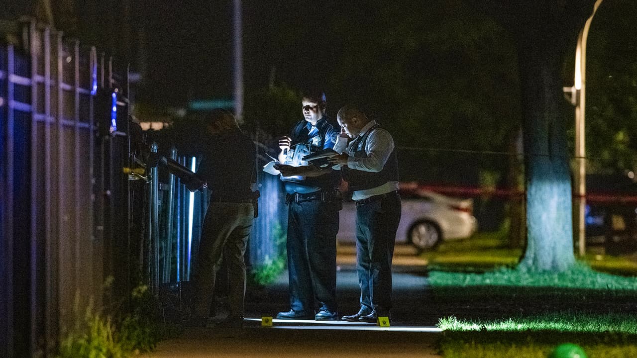 Un muerto y tres tiroteos en 90 minutos durante la noche del lunes en Chicago
