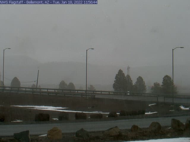 Según el
<a href="https://www.facebook.com/photo/?fbid=305088631648448&set=a.251650390325606 " target="_blank">Servicio Meteorológico Nacional</a>, este miércoles cayó alrededor de 1 pulgada de nieve en el borde sur del Gran Cañón.