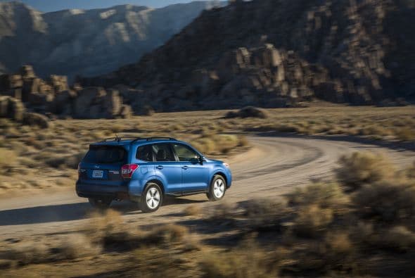 SUVs Medianas de Lujo: Acura MDX 2015- Precio Base: $42,865; Motor: 3.5 lts/290 hp; Consumo (ciudad/carretera): 20/27mpg