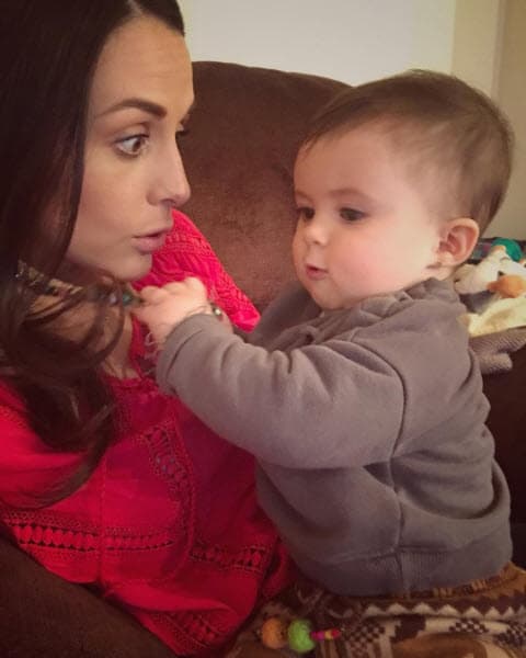 Lúa ya comienza a practicar sus primeras palabras: 
<br>"-Lúa: que siiii".
<br>-"Mamá: que noo".