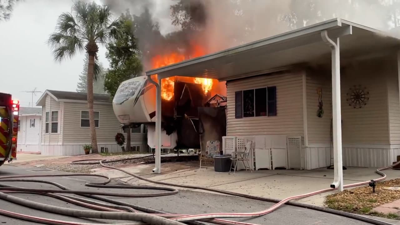 Una casa móvil fue consumida por las llamas en Land O Lakes