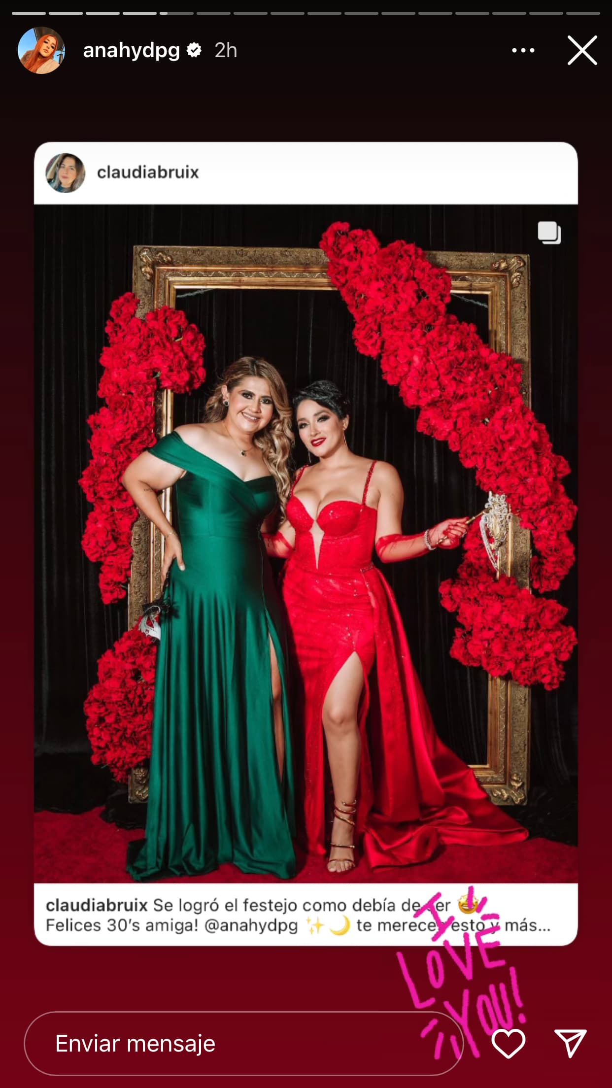 "Jamás te quedes con ganas de hacer nada porque para eso es la vida: para vivirla como nos dé la gana. Y sobre todo, felicidades, 30 vueltas al sol nunca han sido tan bonitas", agregó mientras en las historias de Instagram colgó fotos con algunos de sus invitados. 
<br>