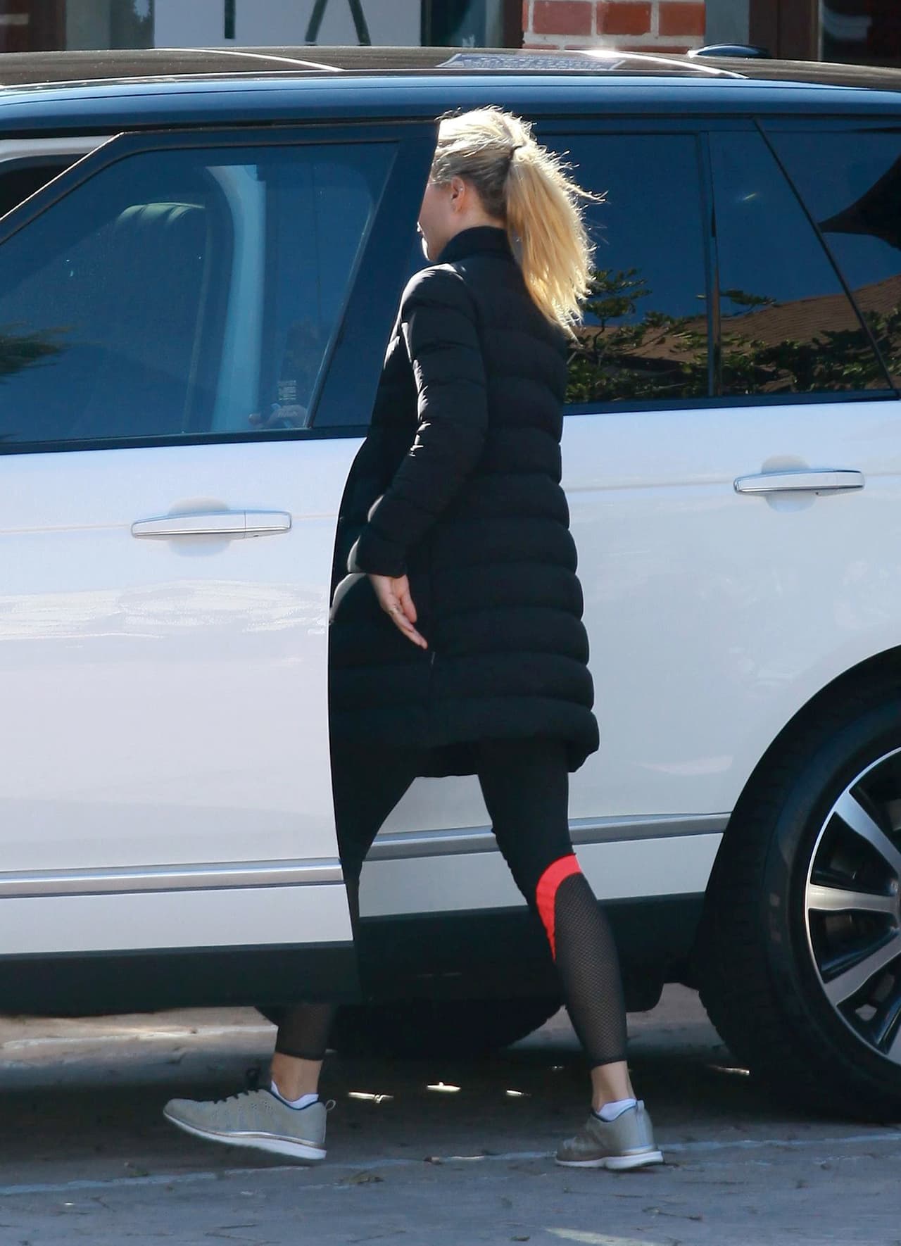 La famosa le dio algunos billetes a una persona que le pidió dinero en la calle.