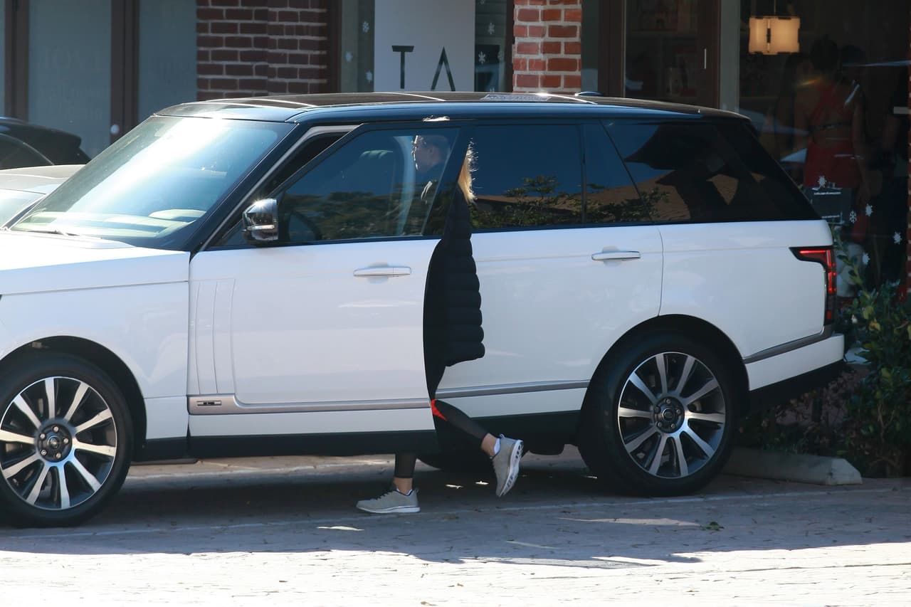 De vuelta a su auto.