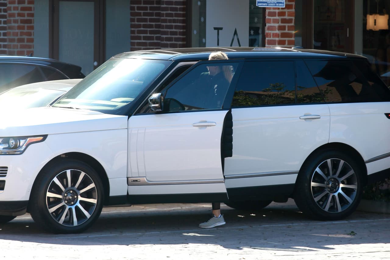 De vuelta a su auto.