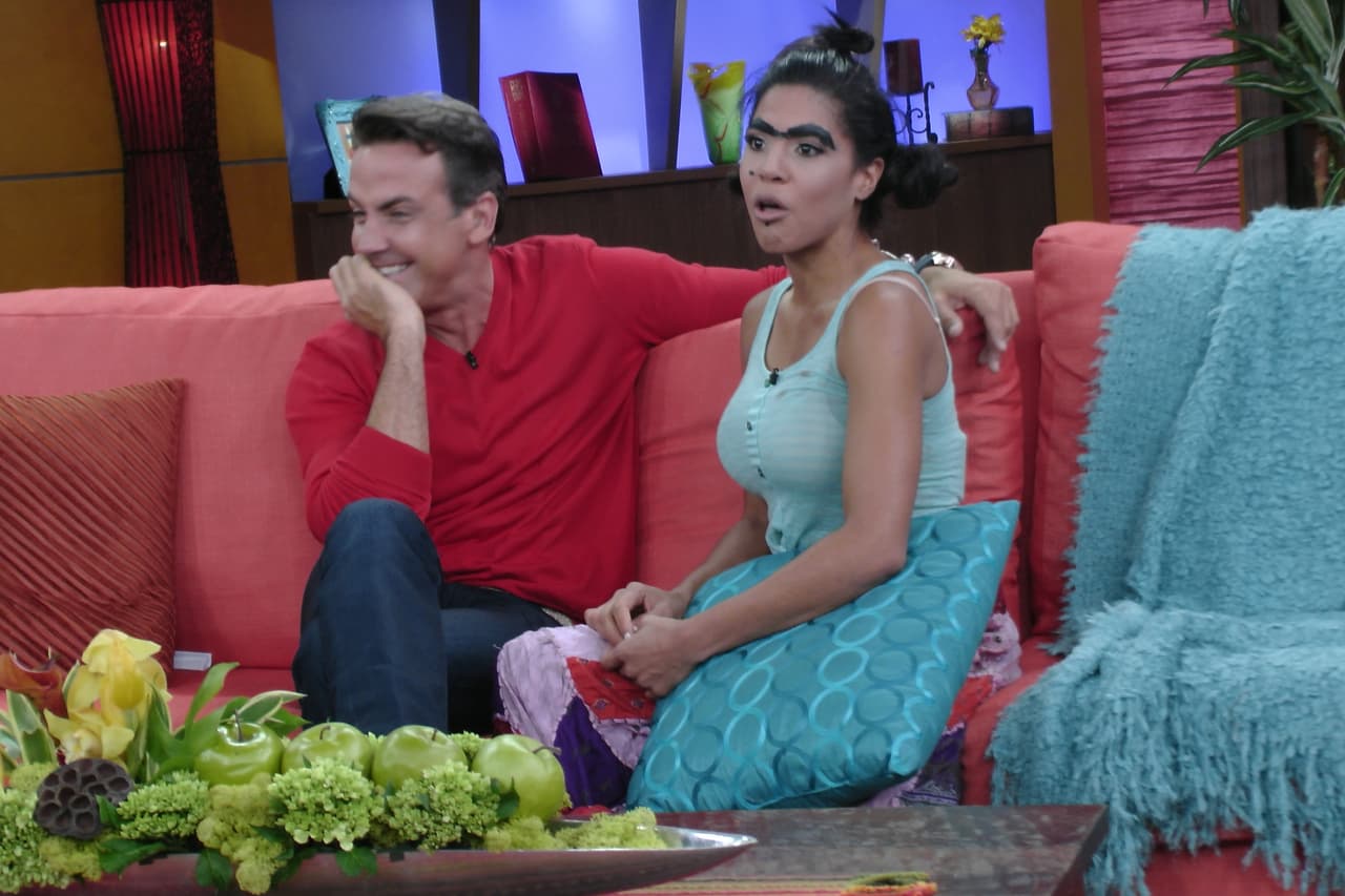 Carlos no podía creer las ocurrencias de Mela, no dejaba de reír.