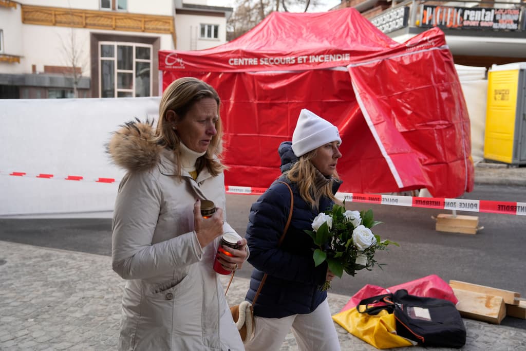 Unas bengalas, la principal hipótesis del trágico incendio en un bar en los Alpes suizos en Año Nuevo