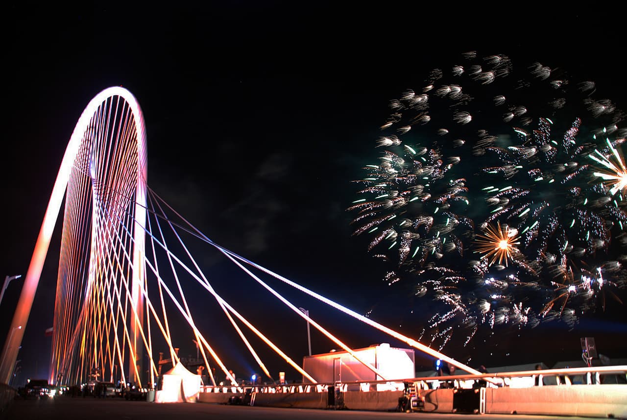 <br>
<b><a href="https://www.eventbrite.com/e/mansfields-great-american-picnic-tickets-159249580783" target="_blank">Great American Picnic de Mansfield</a></b> también ofrecerá un espectáculo de fuegos artificiales el sábado 3 de Julio. Se llevaraa a cabo de 2 pm a 11 pm en el: 110 S Main St, Mansfield, TX 76063.
<br>