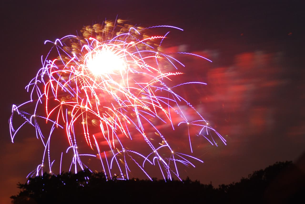 <b><a href="https://www.arlington.org/event/4th-of-july-parade/23422/" target="_blank">Desfile del 4 de Julio en Arlington:</a> </b>El centro de la ciudad nuevamente será el epicentro para el desfile anual del Día de la Independencia, que dará inicio a las 9 am el lunes 5 de Julio.
<br>