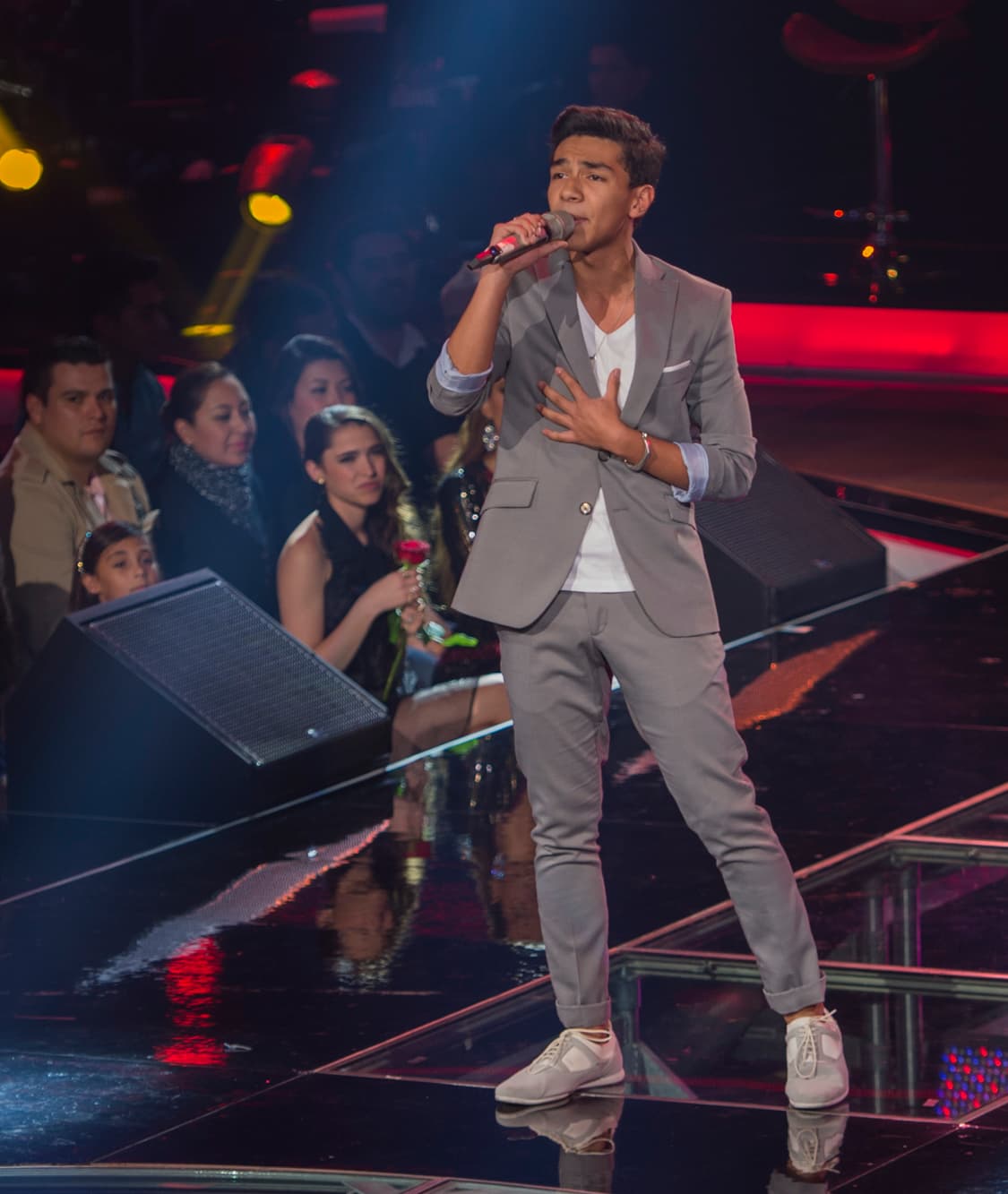 Franco cantó con mucha pasión, y pues era obvio, tenía una gran inspiración, ¿no les parece?