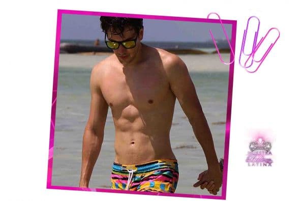 Roger comenzó a los 11 años de edad su carrera dentro de los medios. Durante una década Roger González fue estrella para Disney Channel. Roger es uno de los artistas juveniles más influyentes y queridos en toda América Latina. Actualmente es protagonista del musical “Hoy No Me Puedo Levantar”. Cuenta con más de 1 millón de seguidores en redes sociales. Roger llega a la novena temporada de Nuestra Belleza Latina para traerte todo lo que está pasando en redes sociales. ¡Conócelo!