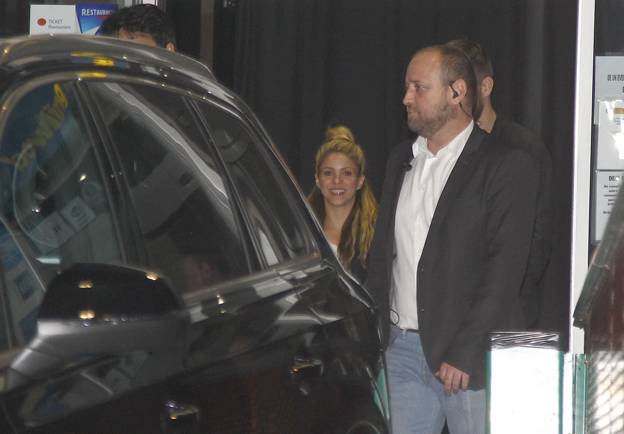 La diva colombiana aprovechó hasta para mandar una linda sonrisa al paparazzi.