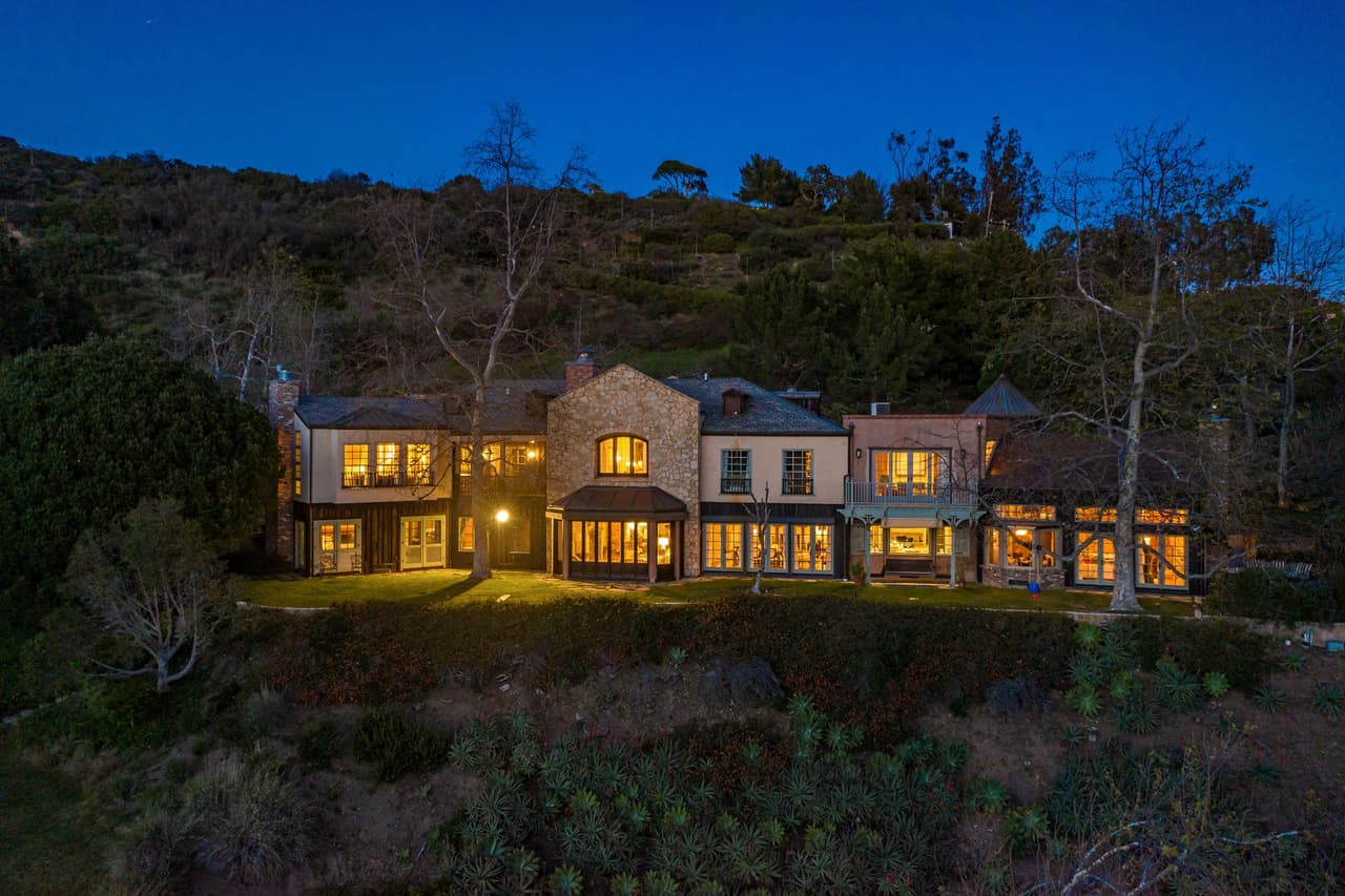 Este mini palacio está en una esquina, por lo que cuenta con mayor privacidad.