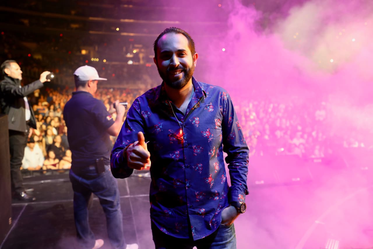 El Compa Ivan planeando algunas locuras antes de presentar a Bronco.