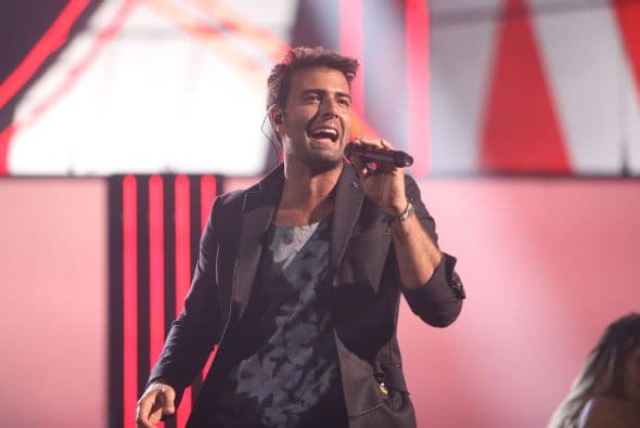 Ya desde las primeras horas el Bank United Center de la Universidad de Miami se comenzó a llenar de grandes estrellas. Jencarlos Canela fue el primero en llegar a los ensayos.