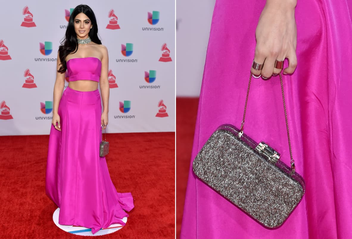 Emeraude Toubia acompañó su vestido a dos piezas de una manera muy sutil y digna de copiar.