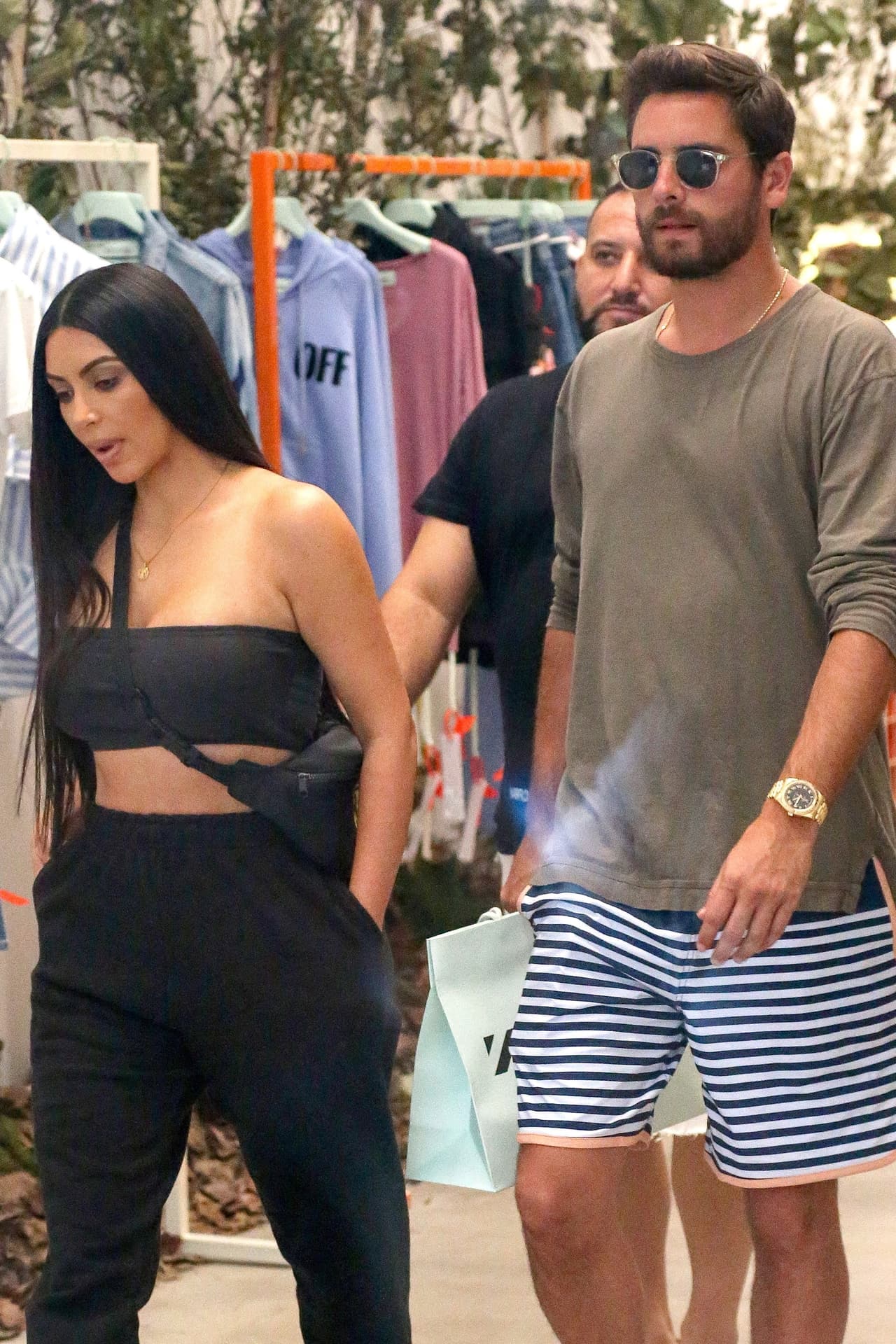 Así, puede parecer un bolso pequeño y quitarle un poco el mal estigma que ha sufrido la prenda durante años.