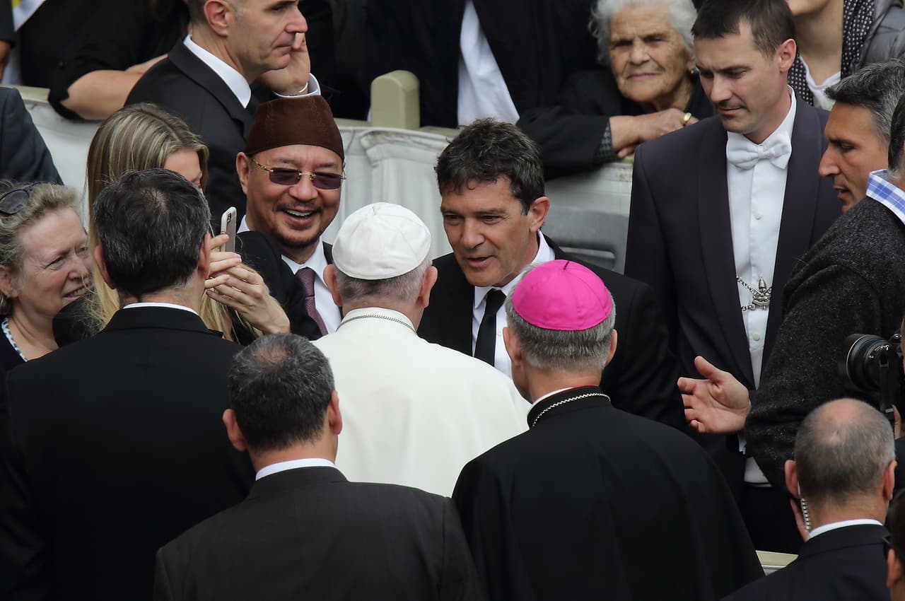 El Pontífice se acercó al actor.