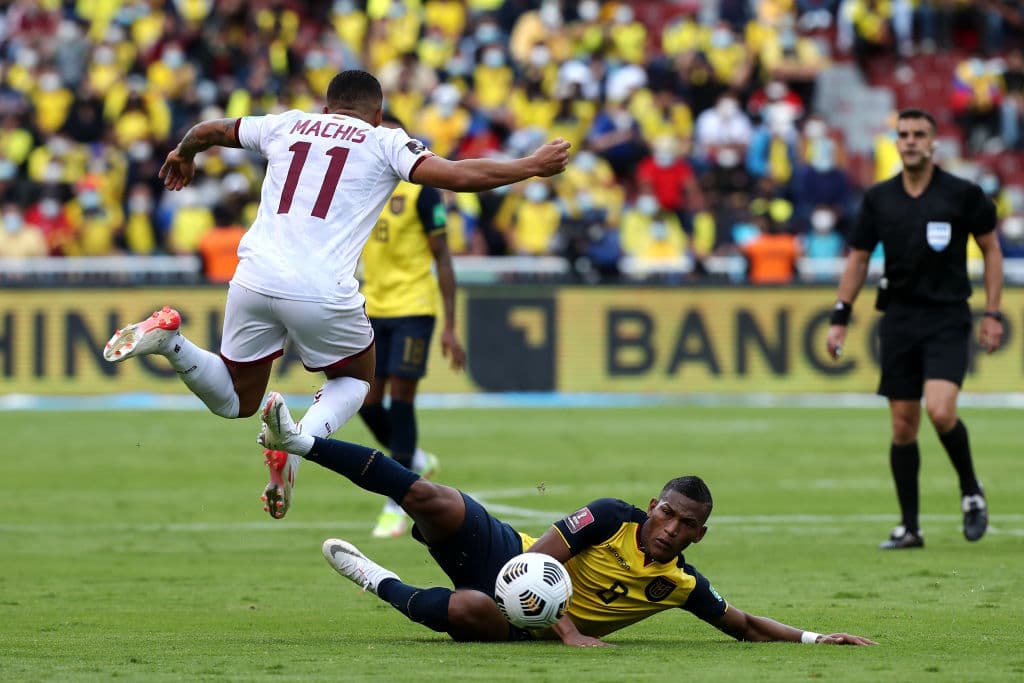 Piero Hincapie anotó el único tanto del encuentro en la victoria 1-0 de Ecuador sobre Venezuela.