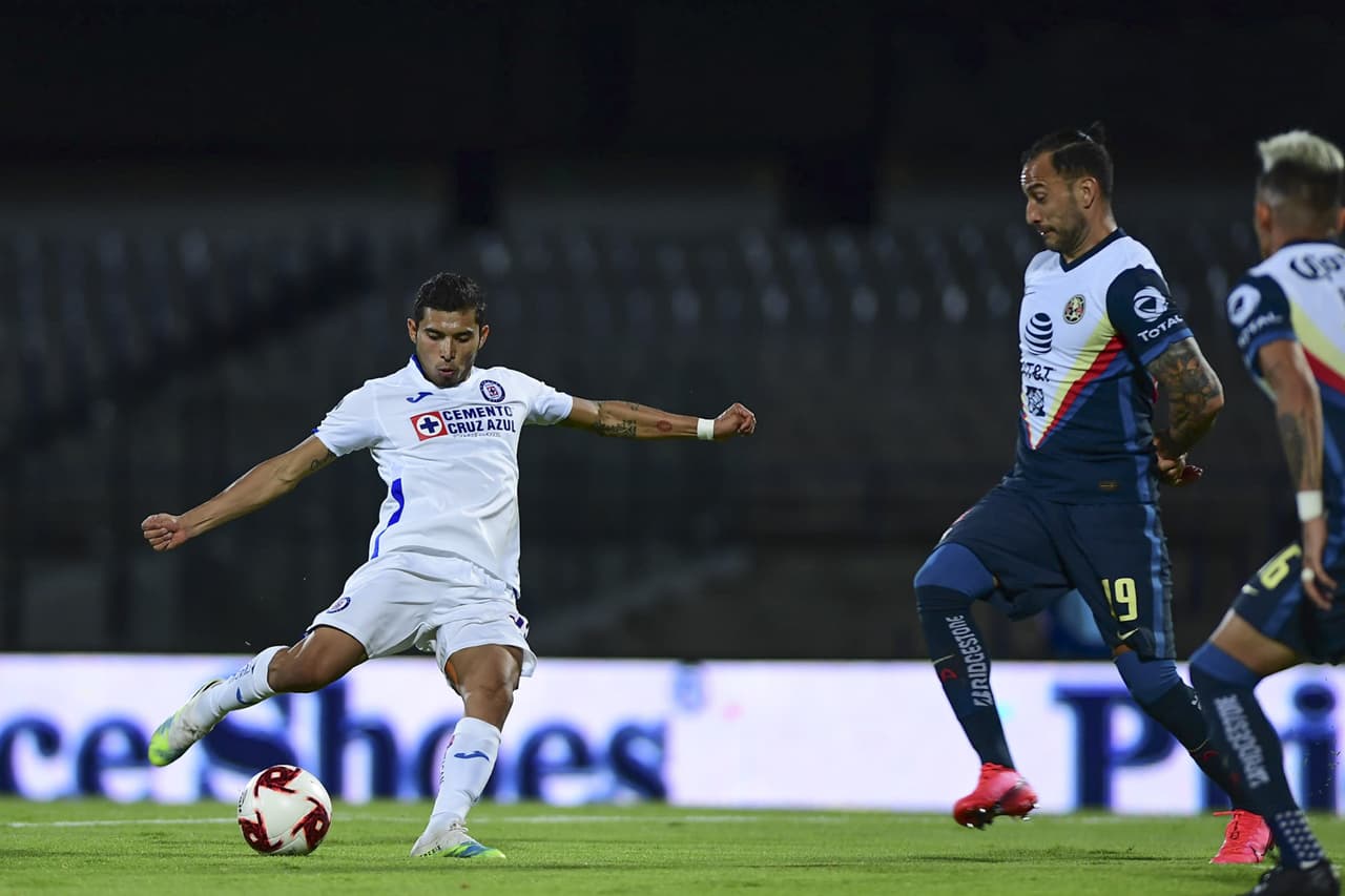 Jonathan ‘Cabecita’ Rodríguez recibió a los pies un balón largo; condujo el esférico y lo filtró para Orbelín Pineda que no dudó y anotó el cuarto para los celestes.