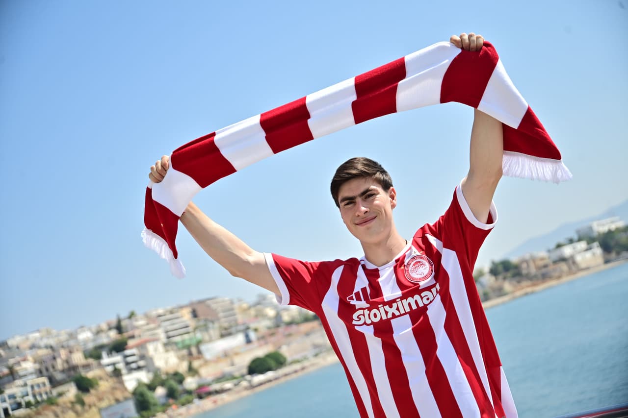 ¿Cuándo debuta Hormiga González con Olympiacos?