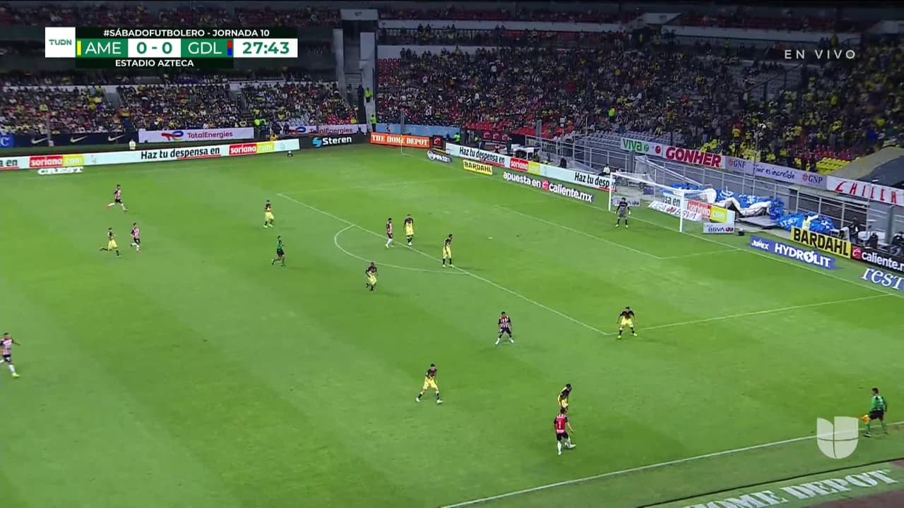 ¡TIRO ATAJADO! disparo por Jesús Angulo.