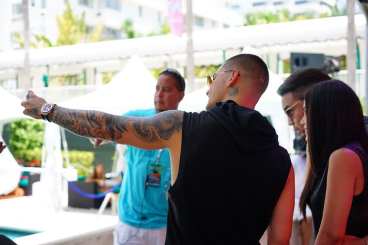 Durante el evento lo sorprendimos practicando una de sus actividades favoritas.