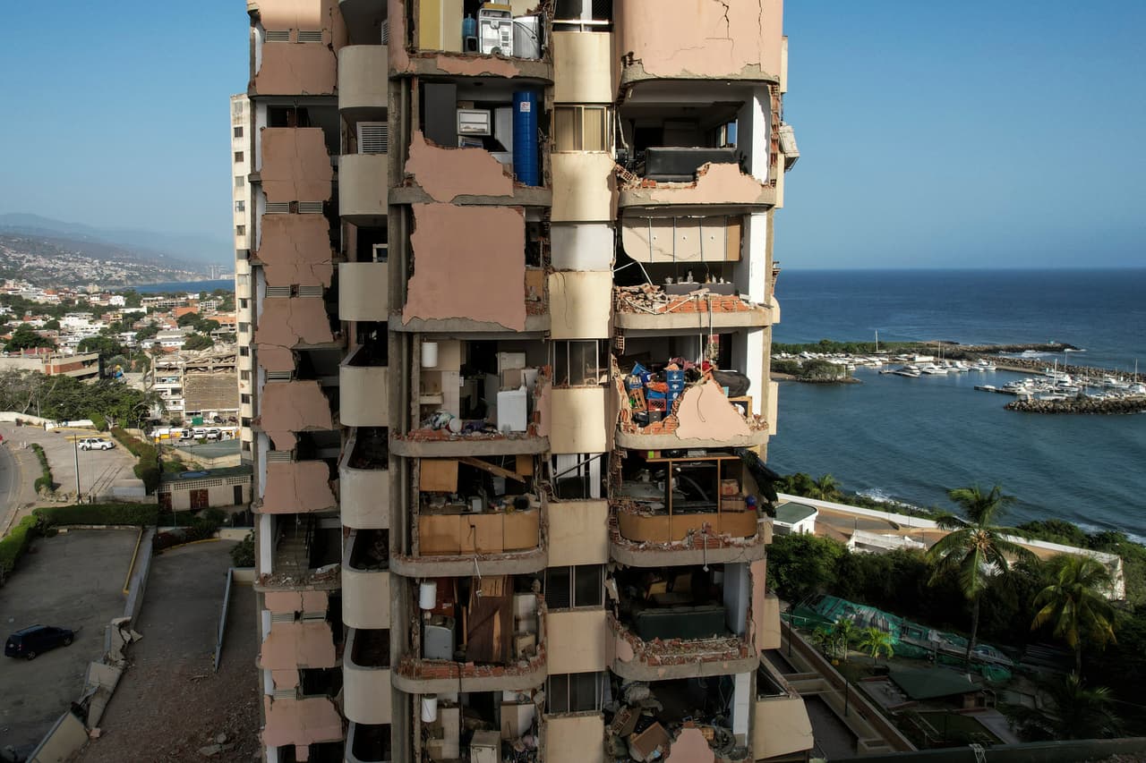 Otra perspectiva de los daños en La Guaira.