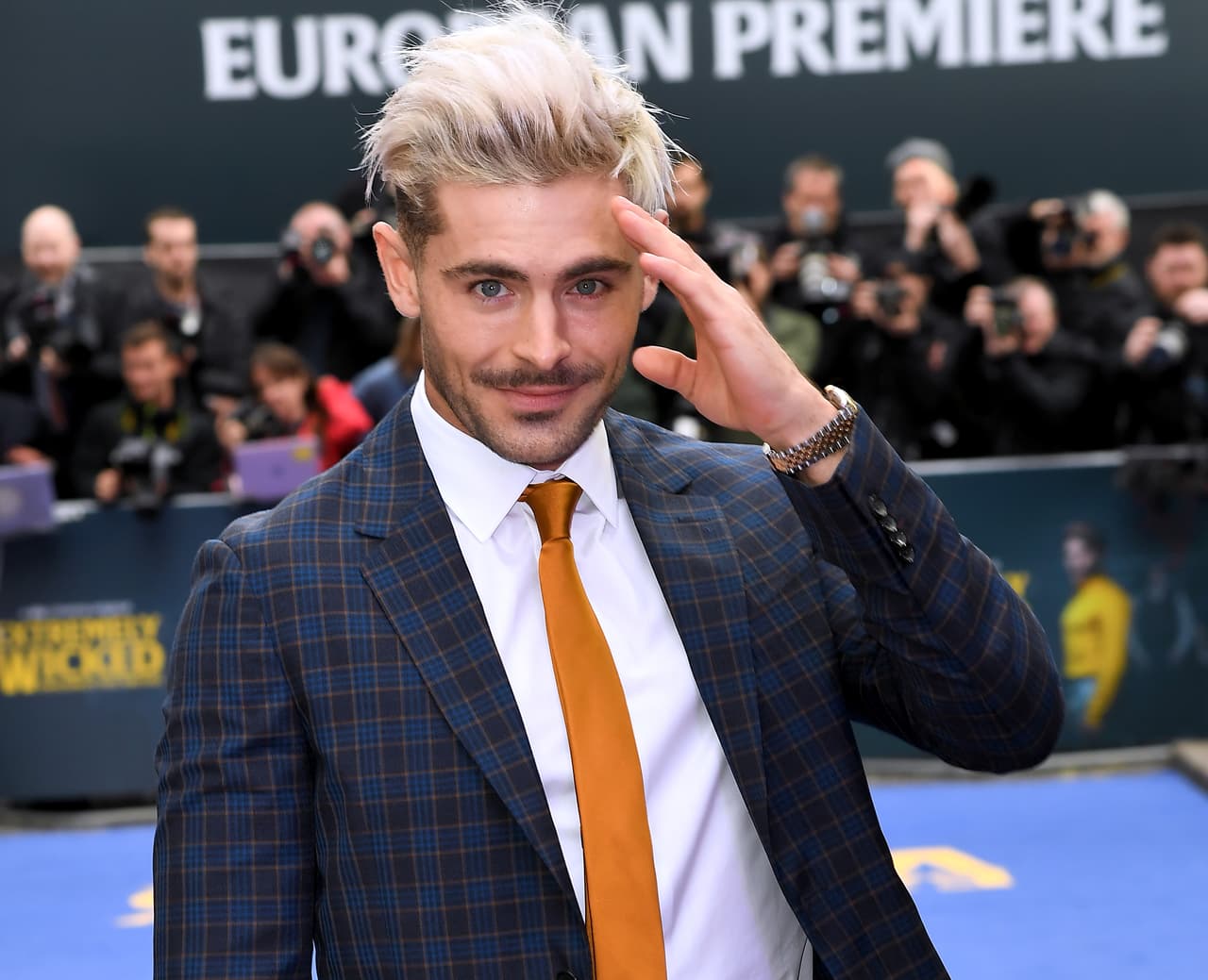 De acuerdo a la información, Efron fue trasladado en avión a Brisbane, Australia, donde ingresó al 
<b><a href="http://standrewshospital.com.au/" target="_blank">Hospital St. Andrews War Memorial</a></b> en Spring Hill.
<br>