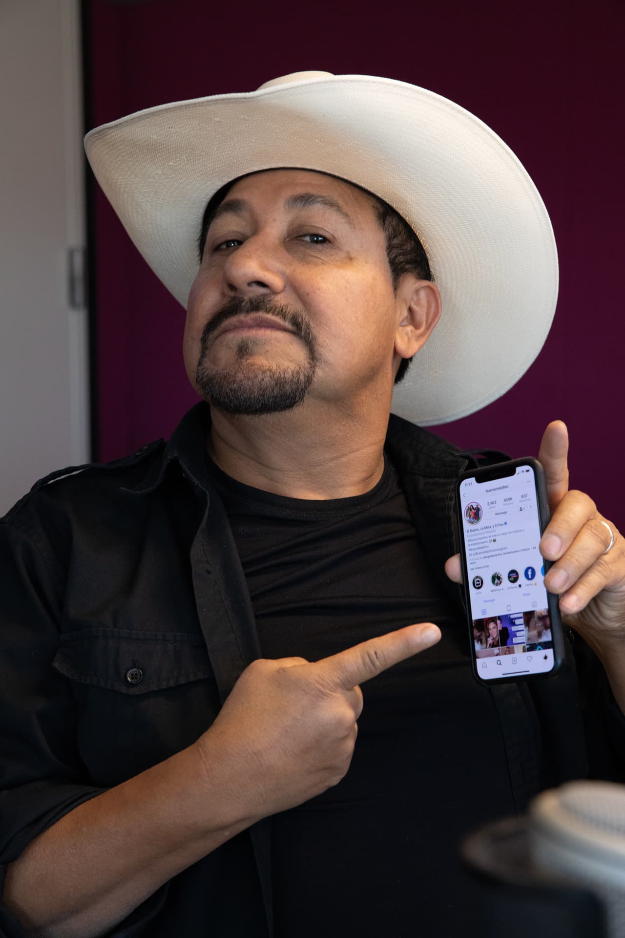 Nunca habíamos visto a El Feo sin su barba de candado, pues tenía más de 18 años con ese look.