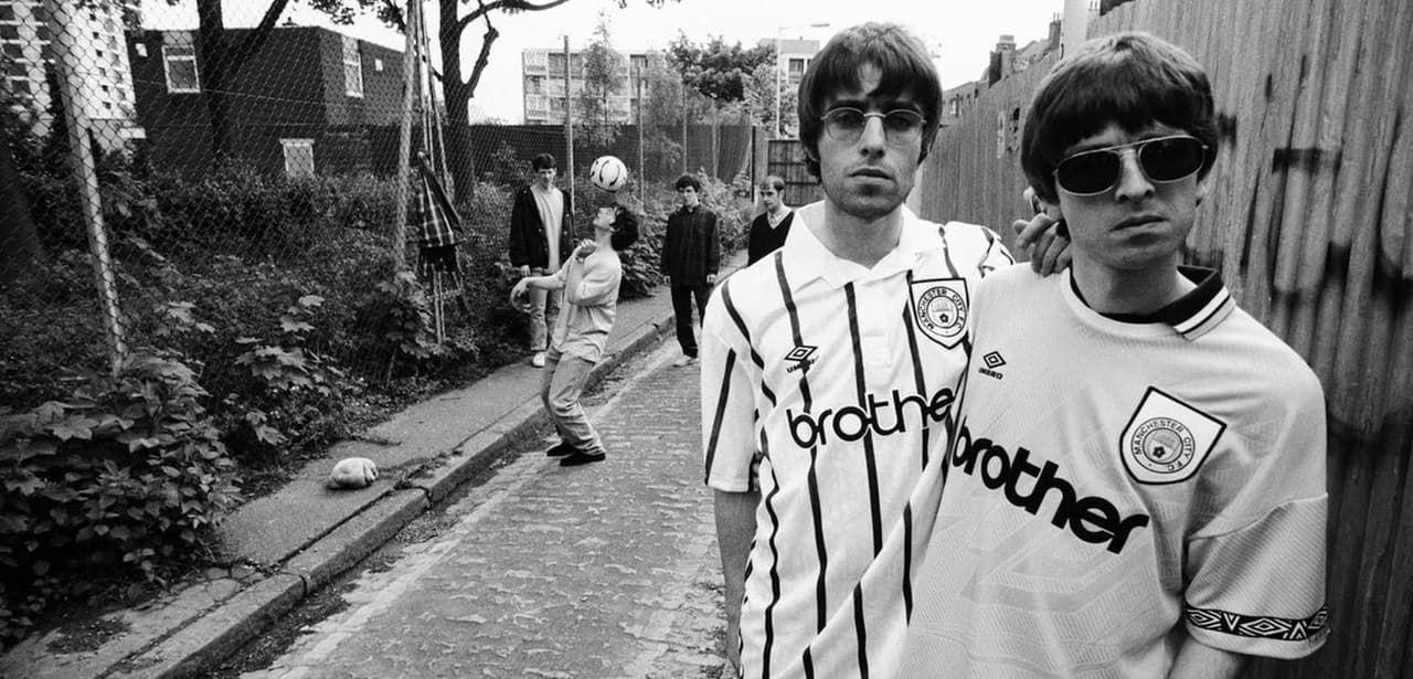 En numerosas ocasiones, los hermanos Gallagher manifestaron su devoción por el Manchester City y su amor al futbol.