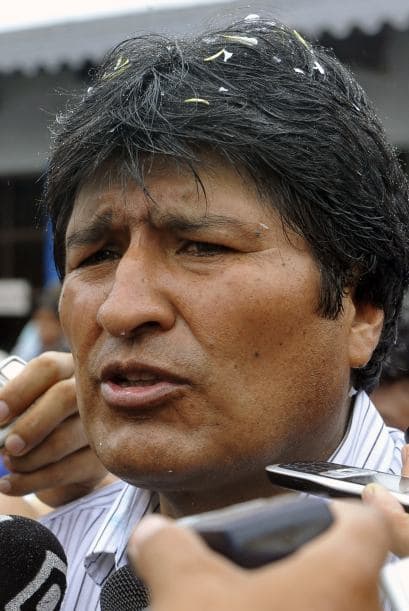 "El pollo que comemos está cargado de hormonas femeninas. Por eso, cuando los hombres comen esos pollos, tienen desviaciones en su ser como hombres".