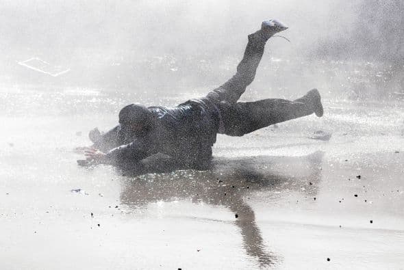 Miles de personas se manifestaron este sábado en Valparaíso frente al Congreso chileno, donde el presidente Sebastián Piñera rindió su informe anual, en protestas que acabaron con disturbios y una fuerte represión por parte de la Policía.