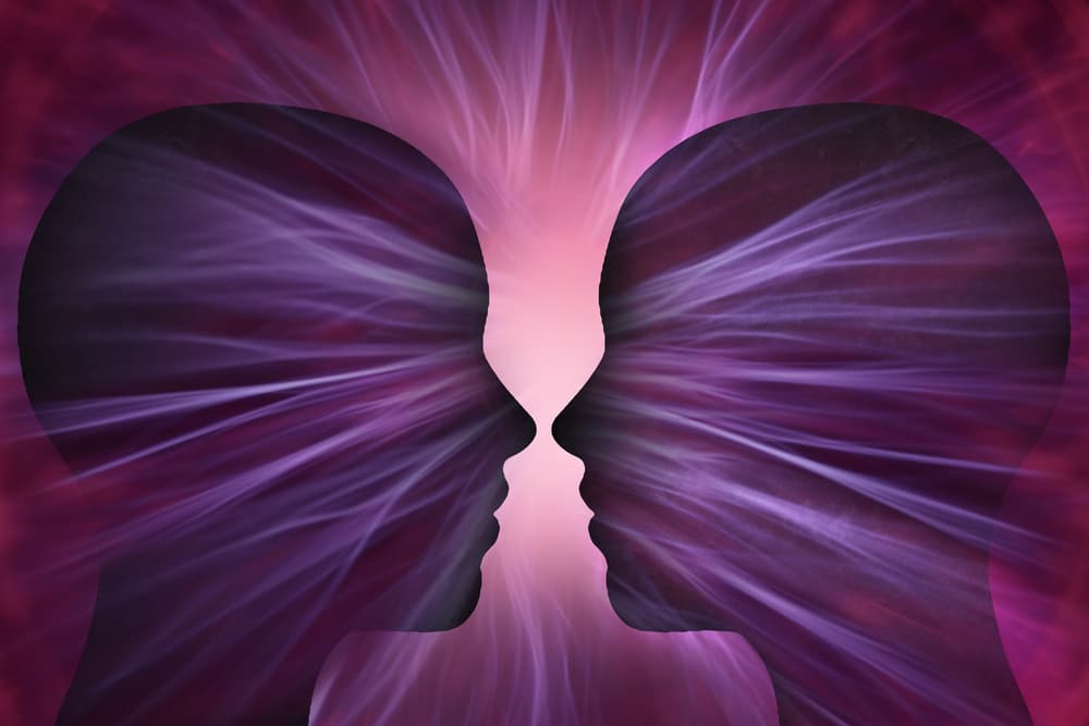 Ambas son necesarias, cuando esta dualidad entre en conflicto o se desbalancea reprimimos nuestro potencial pues el aprendizaje y crecimiento personal se da en su totalidad cuando tenemos ambas energías están en completo equilibrio. 
<br>