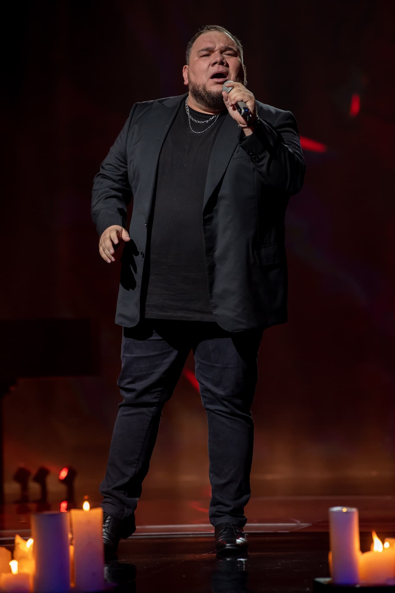 Posteriormete tocó el turno de Oscar Caldera, de Mexicali, Baja California, quien conmovió a todos con su gran voz e interpretación del tema 'Adoro' de Armando Manzanero.