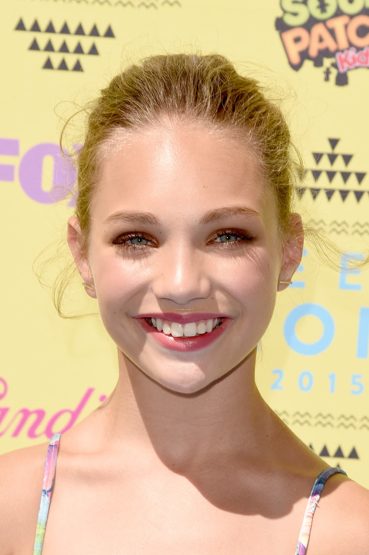 Su rostro lució muy bello casi sin maquillaje.