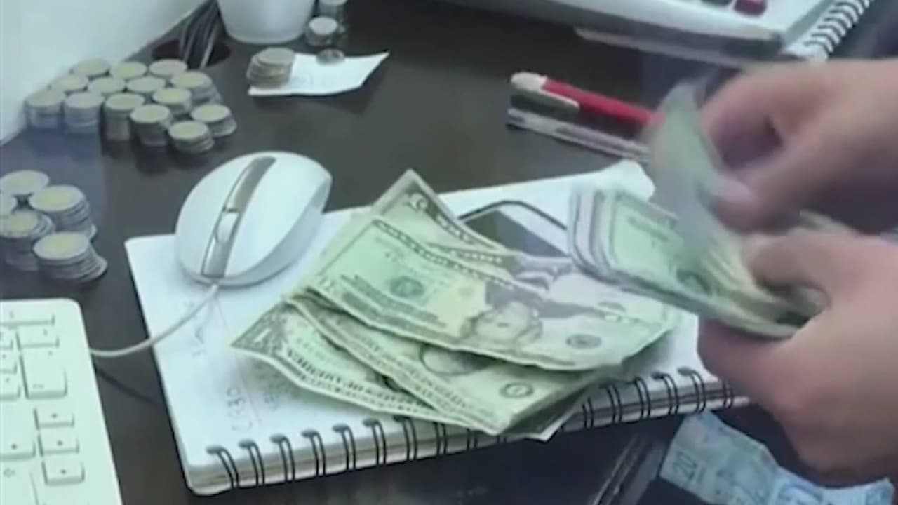 Remesas a México disminuyen por temor a deportaciones y menor valor del dólar en California