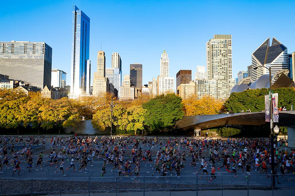 La competencia comenzó en olas a partir de las 7:20 a.m. en Grant Park, con el arranque de las sillas de ruedas y los profesionales alrededor de las 7:30 a.m.
<br>