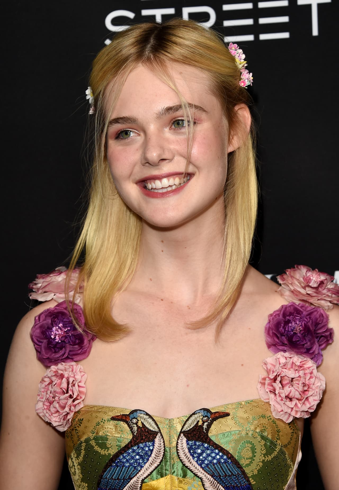 Elle Fanning (17). Hace tiempo que la hermana menor de Dakota brilla con luz propia. La actriz, que solía interpretar la versión más joven de su hermana mayor, ha logrado aparecer en filmes importantes como "El curioso caso de Benjamin Button", "Super 8" o "Maléfica". Su reciente película "Somewhere", producida por Sofía Coppola, ganó un León de Oro en el Festival de Venecia.