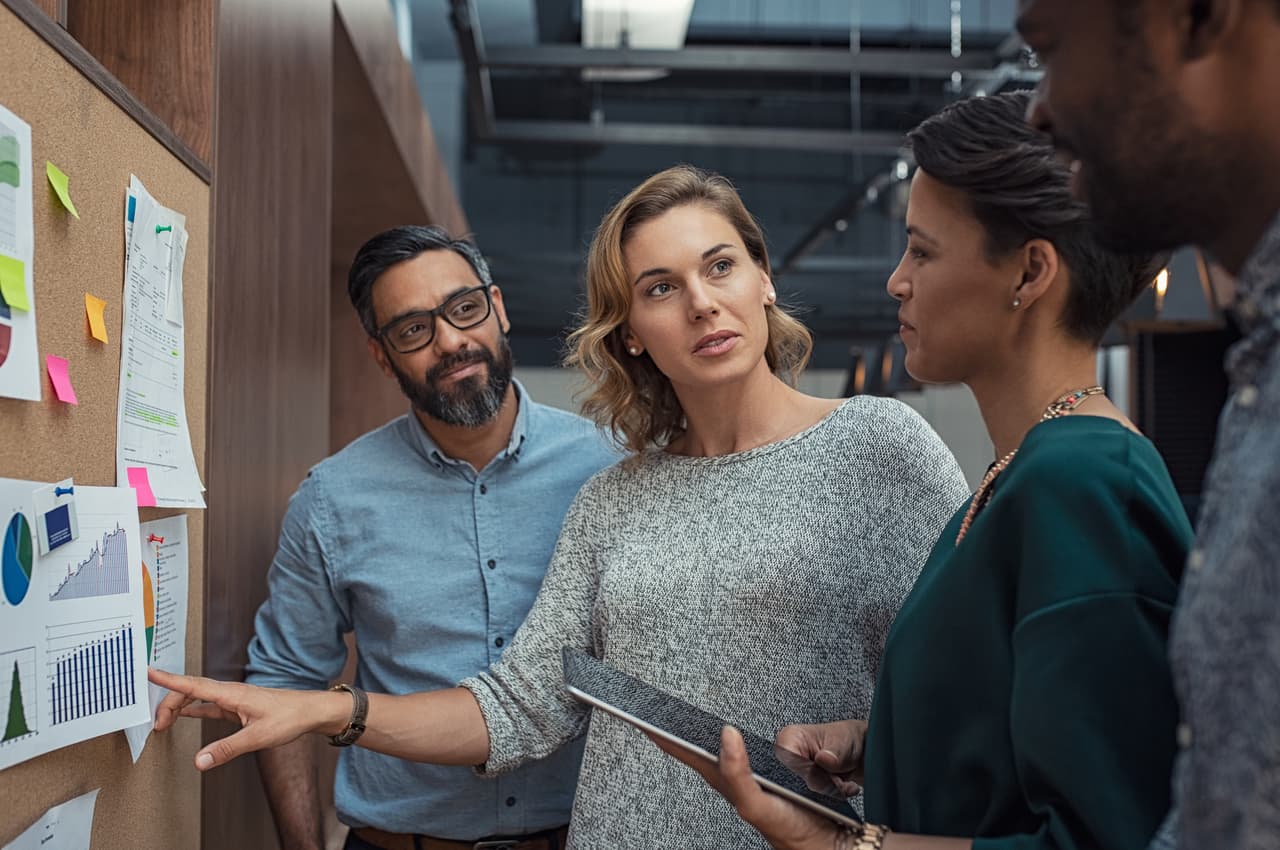 <b>Puesto 22. Gerentes de compras.</b>
<br>
<br>Ingreso anual promedio de las mujeres: 74,932 dólares.
<br>
<br>Ingreso anual promedio de los hombres: 85,072 dólares
<br>
<br>Porcentaje del ingreso de las mujeres respecto a los hombres: 88.1%.
<br>
<br>Número de trabajadoras: 98,000 (44.3% de la fuerza laboral).
<br>