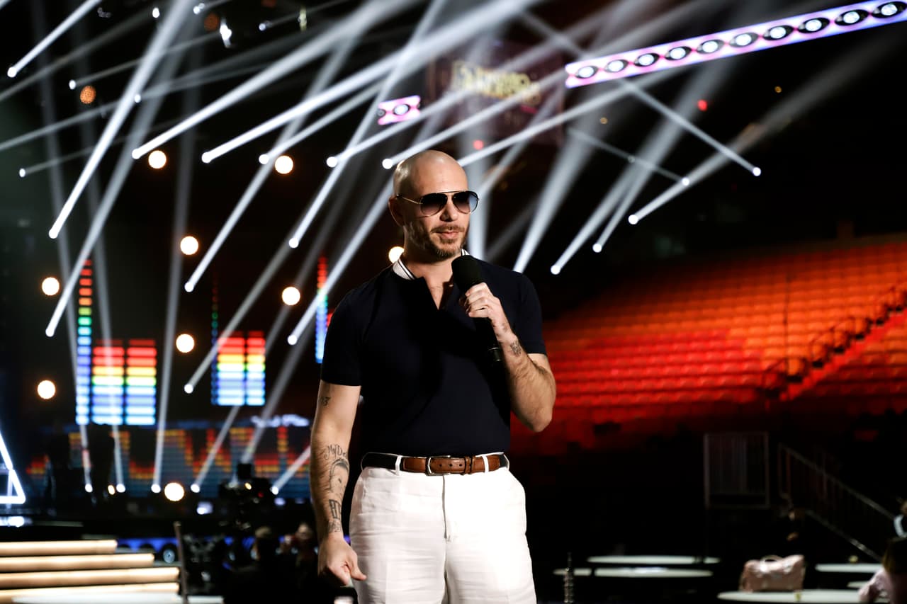 Uno de los números más impresionantes será el de Pitbull, quien interpretará un potpurri de algunos de sus más grandes éxitos.
