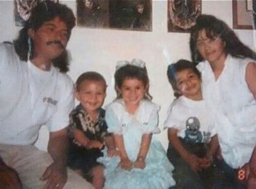 Su familia es su adoración. Su padre era de Jalisco y su madre de Sonora en México.