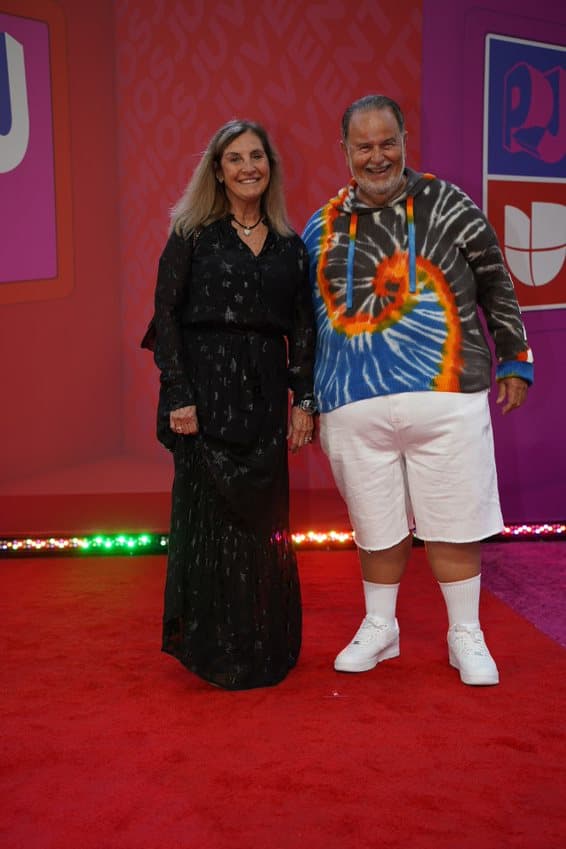 Raúl de Molina no faltó a esta gran fiesta hispana y lo hizo de la mano de su esposa Mily.