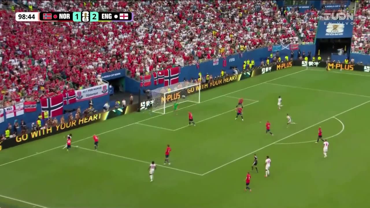 ¡No hay penal! El VAR mantiene con vida a Noruega
