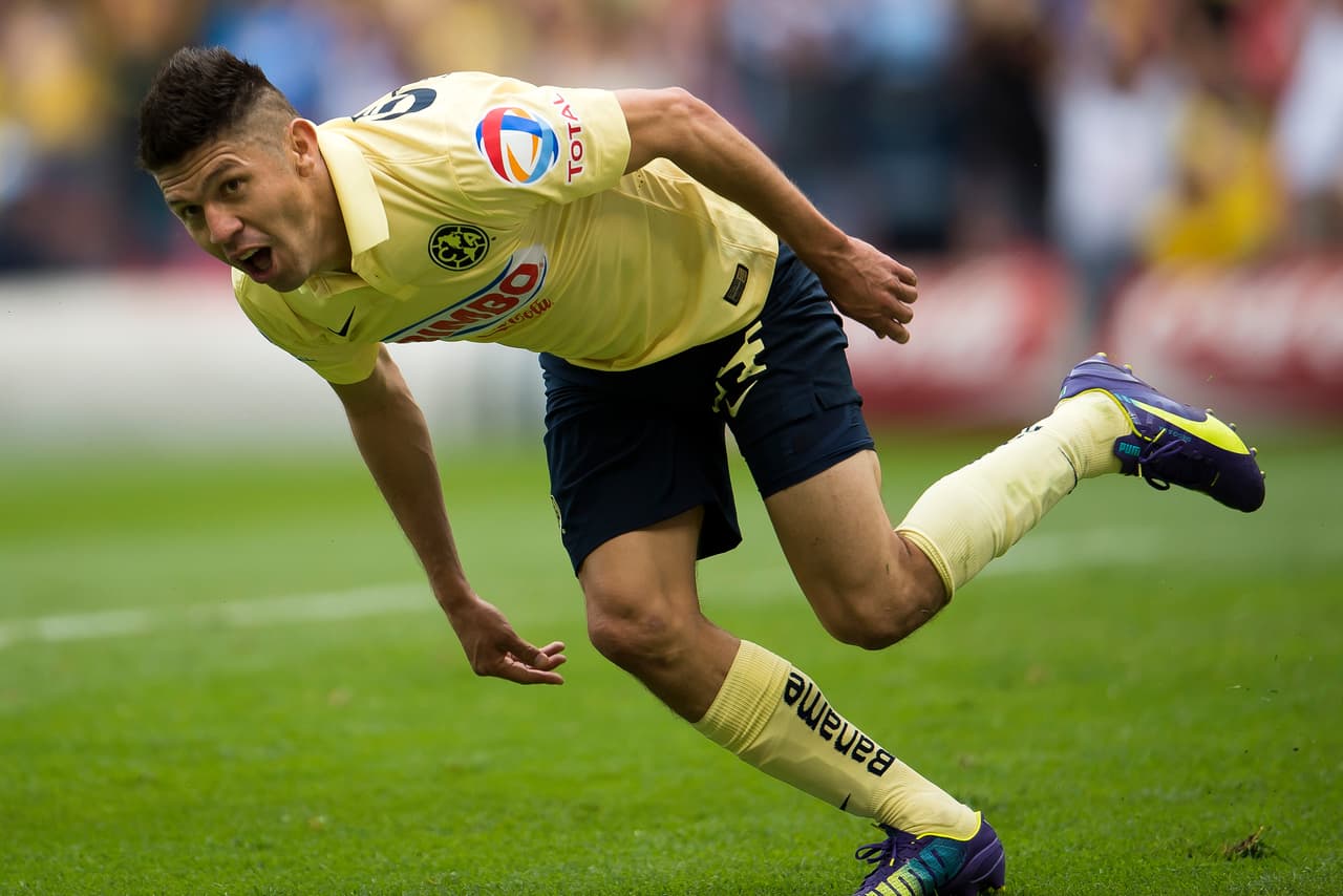 Su transferencia a las Águilas lo puso en la historia del fútbol mexicano como uno de los pocos en vestir las playeras de Chivas y de América. Además de impulsar su carrera en un momento en el que ya exigía un cambio.