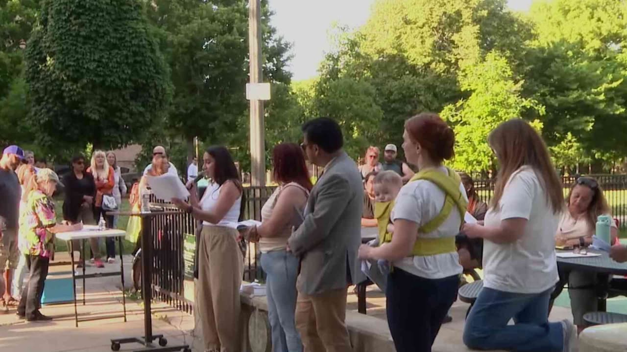 Protesta en Pilsen ante la posible apertura de un restaurante que estará abierto 24 horas, 7 días a la semana
