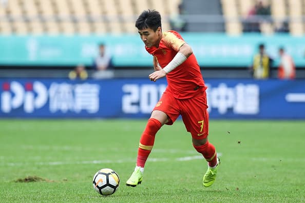 ¡Por una falta en un partido! Club chino suspende a su jugador por un mes y evalúa despedirlo 
