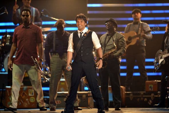 Luis Fonsi tuvo una de las presentaciones con más energía de la noche.