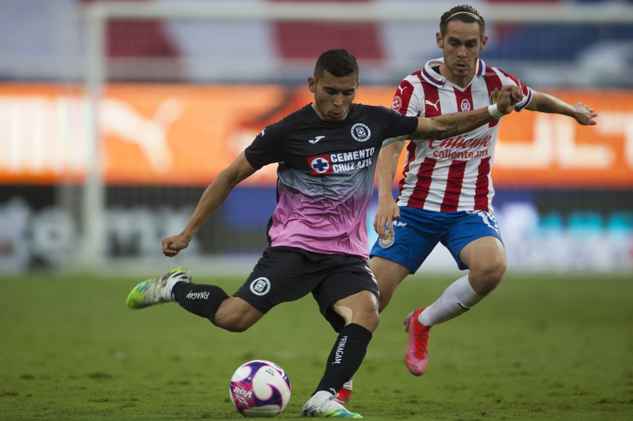Con goles del Cabecita Rodríguez al 41 y al 90+2, Cruz azul se lleva los tres puntos en su visita a Chivas y el uruguayo llega a 12 goles en el torneo.